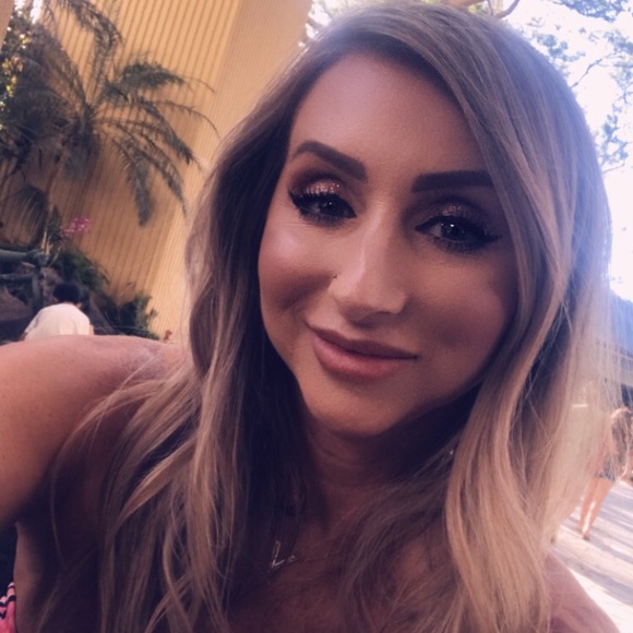 Meet your Posher, Audra - Picture 1 of 1